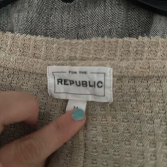 For the Republic Waffle Long Sleeve Pullover Henley Top Tan Size Medium - Picture 7 of 8